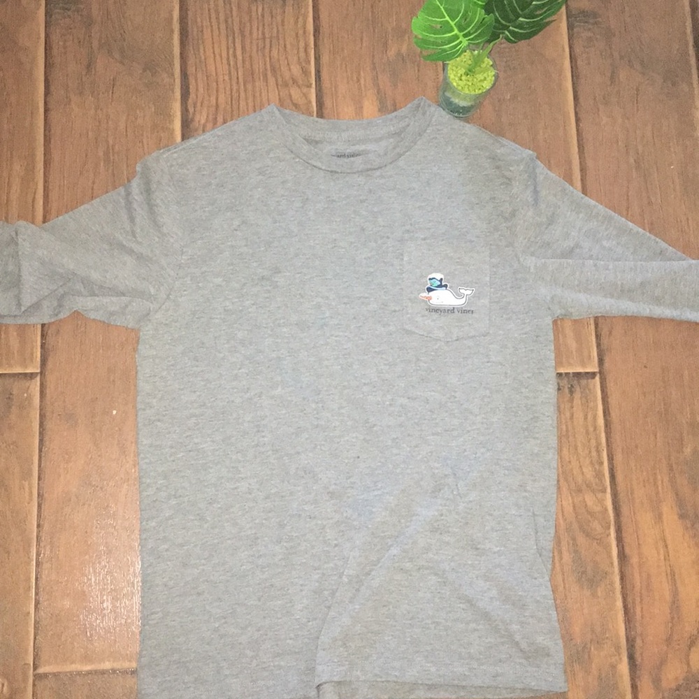 *SOLD**Vineyard  Vine  Holiday Shirt - Picture 2 of 3